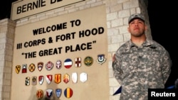 U.S. troop stands guard before news conference by Lt. Gen. Mark Milley, Fort Hood Army Post, Texas, April 2, 2014.