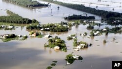 Wilayah selatan provinsi Long And di Delta Mekong, Vietnam terendam banjir tanggal 13 Oktober 2011 (Foto: dok). Banjir dan tanah longsor kembali melanda Vietnam (16/11), sedikitnya 26 dilaporkan tewas.