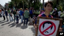 Estudiantes en Mérida protestan ante la crisis económica que atraviesa Venezuela y exigen el referendo revocatorio para destituir al presidente Nicolás Maduro.