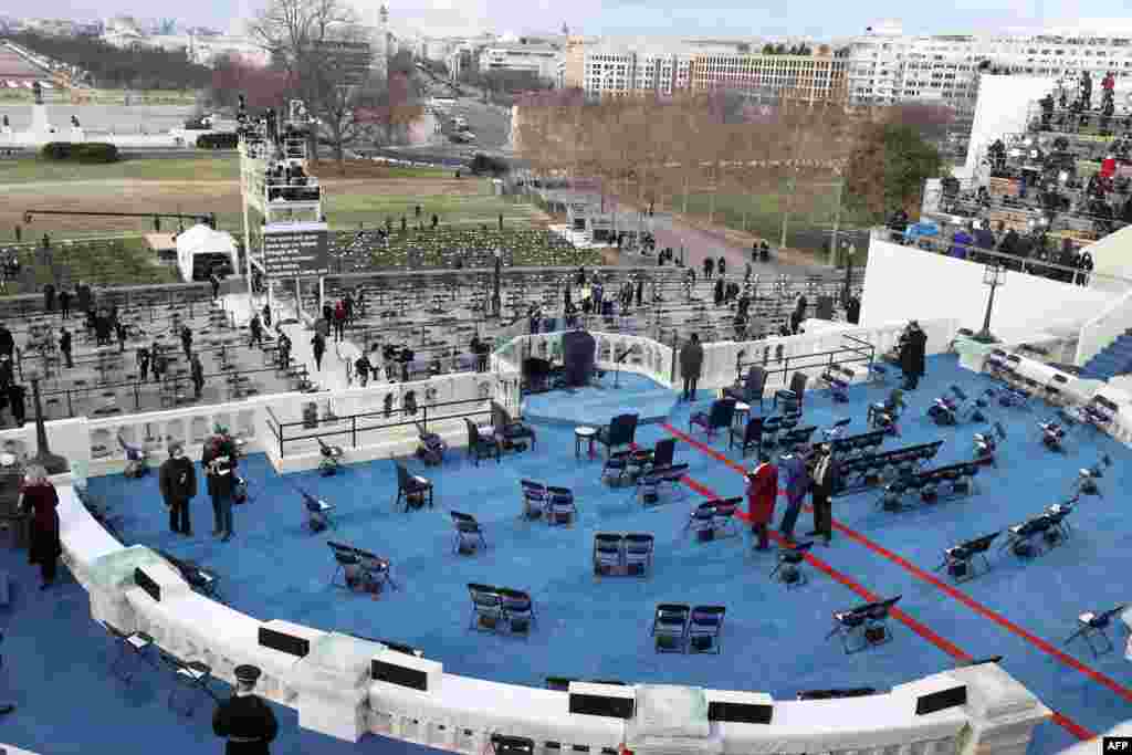 Se realizan los preparativos finales antes de la toma de posesión del nuevo presidente de Estados Unidos, Joe Biden, en el frente oeste del Capitolio de los Estados Unidos. 20 de enero de 2021