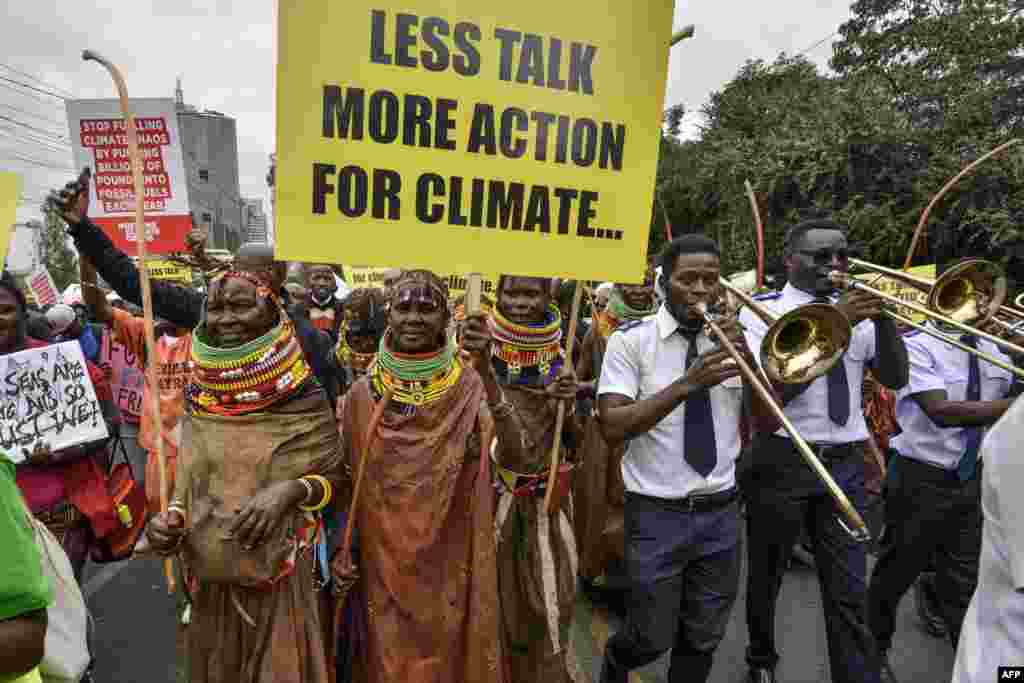 Wanawake wa ki-Turkana washiriki kwenye maandamano kutetea haki zao kutokana na mabadiliko ya hali ya hewa wakati wa mkutano wa Hali ya Hewa Afrika jijini Nairobi. September 4, 2023.