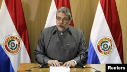 El presidente paraguayo Fernando Lugo anunció hoy la creación de una comisión independiente con la participación de la OEA que investigará la muerte de seis policías y 11 campesinos, causa del juicio político aprobado hoy en su contra.