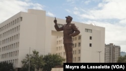 A estátua de Samora Machel na Praça da Independência em Maputo. 