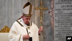 De acuerdo al Vaticano, el Papa Francisco aceptó la renuncia del obispo auxiliar de Cincinnati, quien no proporcionó información apropiada sobre un sacerdote acusado de abusar de un menor de edad en las décadas de 1980 y 1990.