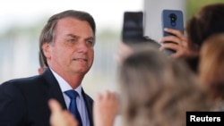 Archivo - El presidente de Brasil, Jair Bolsonaro, se ha considerado ofendido por la película "Al filo de la democracia", de la directora Petra Costa.