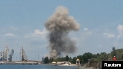 ARCHIVO - Vista de una explosión en la región de Berdyansk en Ucrania durante la contraofensiva de las fuerzas ucranianas.