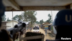 Pasukan penjaga perdamaian PBB di Kongo (MONUSCO) berpatroli menuju kamp Kigonze di Bunia, Provinsi Ituri, Kongo, pada 2 Maret 2023. (Foto: Reuters/Paul Lorgerie)