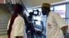 Contrôle des passagers à l'aéroport international Blaise Diagne de Dakar, le 30 janvier 2020. (Photo: AFP)