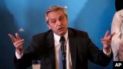 El presidente argentino, Alberto Fernández, trata de contener una crisis económica donde más del 35% por ciento de la población vive en la pobreza.