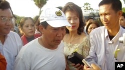 Mom Sonando said he formed the Democractic Association after he became concerned that about 20 percent of Cambodians still need formal documents like identification needed to register to vote.