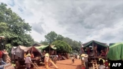 စစ်ဘေးကထွက်ပြေးနေကြရတဲ့ ရှမ်းပြည်သူများ။ 