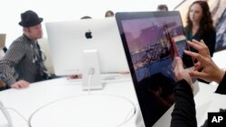 Además del nuevo sistema operativo Yosemite, la pantalla con una resolución de 5K de las nuevas iMac de Apple, son la gran novedad de este producto.