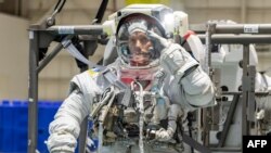 Astronaut SpaceX Crew-2 ESA Thomas Pesquet dalam pelatihan ISS EVA Maintenance 2 di Neutral Buoyancy Laboratory (NBL) di Houston, Texas, 19 Juni 2020. (AFP PHOTO / NASA / Bill STAFFORD).