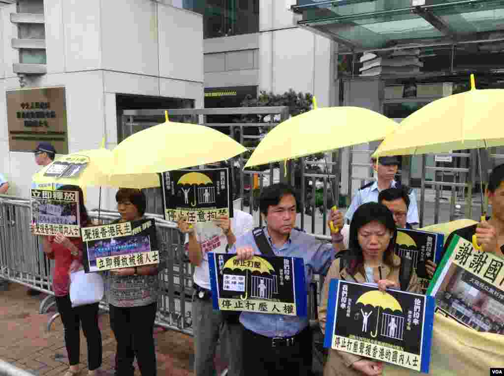多個民間團體到中聯辦要求釋放中國內地人士(美國之音圖片/海彥拍攝)