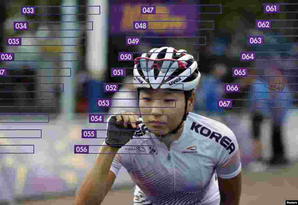 Na Ah-reum dari Korea Selatan dalam babak final balap sepeda untuk perempuan.