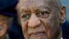 En esta fotografía de archivo del 26 de abril de 2018, el actor y comediante Bill Cosby sale del tribunal después de ser declarado culpable en su nuevo juicio por agresión sexual, en el Palacio de Justicia del Condado de Montgomery en Norristown, Pensilva