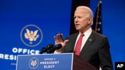 លោក ចូ បៃដិន (Joe Biden) ដែលត្រូវបានព្យាករណ៍ថាឈ្នះការបោះឆ្នោតប្រធានាធិបតីសហរដ្ឋអាមេរិក ថ្លែងនៅក្នុងសន្និសីទសារព័ត៌មានមួយនៅរោងមហោស្រព The Queen ក្នុងទីក្រុង Wilmington រដ្ឋ Delaware កាលពីថ្ងៃទី១៩ ខែវិច្ឆិកា ឆ្នាំ២០២០។
