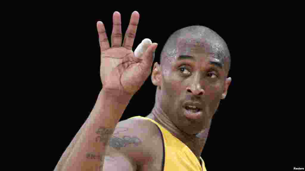 Marehemu&nbsp; Kobe Bryant alipokuwa akichezea timu ya mpira wa vikapu ya Los Angeles Lakers wakati wa michuano ya mchezo wa tano wa Timu ya NBA huko Los Angeles, Aprili 27, 2010.REUTERS/Lucy Nicholson (UNITED STATES - Tags: SPORT BASKETBALL