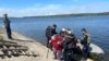 Rusia dice que capturó pueblos en noreste de Ucrania mientras más de 1.700 civiles huyen de la zona