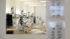 Medicinska radnica brine o pacijentima obolelim od Kovida 19, u novoizgrađenoj kovid bolnici u Novom Sadu, Srbija, 8. septembra 2021. (Foto: Rojters, Zorana Jevtić)
