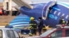惊骇：阿塞拜疆客机遭俄罗斯防空导弹击伤后迫降坠毁