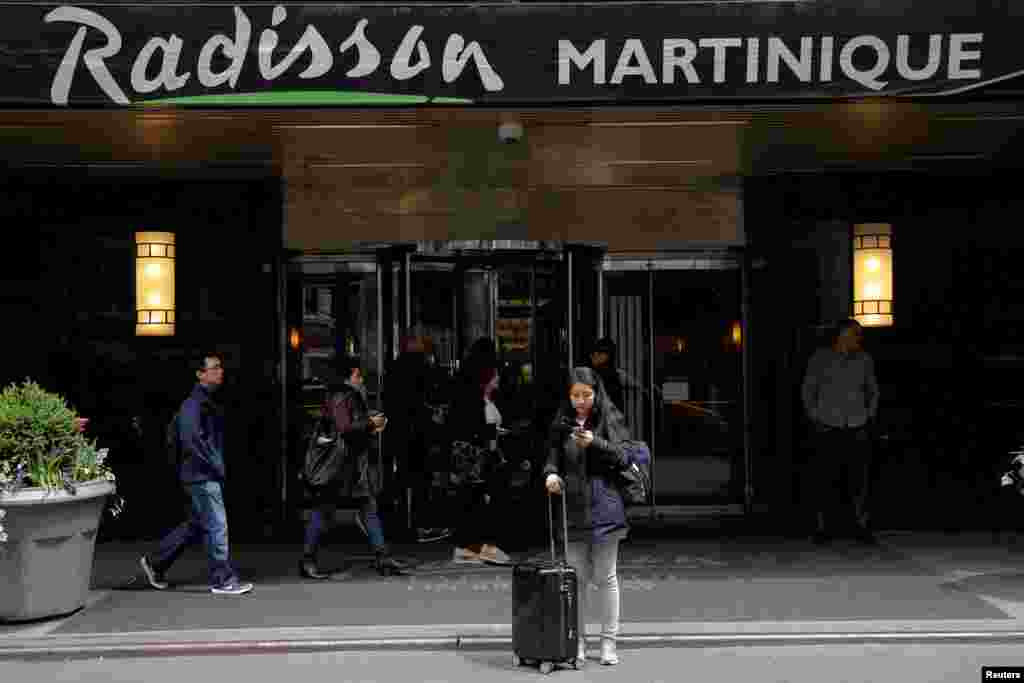 纽约市曼哈顿的 Radisson Martinique 酒店(2016年4月28日),其母公司卡尔森酒店集团被海航集团收购。海航集团用了20多年实现了从传统航空企业向巨型跨国企业集团的转型,从海南岛走向走向世界,囊括航空、酒店、旅游、地产、商品零售、金融、物流、船舶制造、生态科技等业务,总资产逾人民币万亿元。