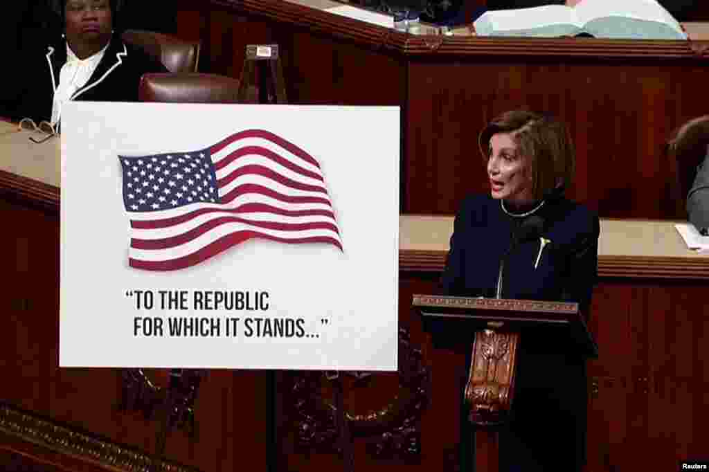 Spika wa Baraza la Wawakilishi Nancy Pelosi akizungumza kabla ya vifungu viwili vya kumfungulia mashtaka Rais Donald Trump kupigiwa kura katika Baraza la Wawakilishi, katika jengo la bunge la Capitol Hill Washington, Disemba 18, 2019.