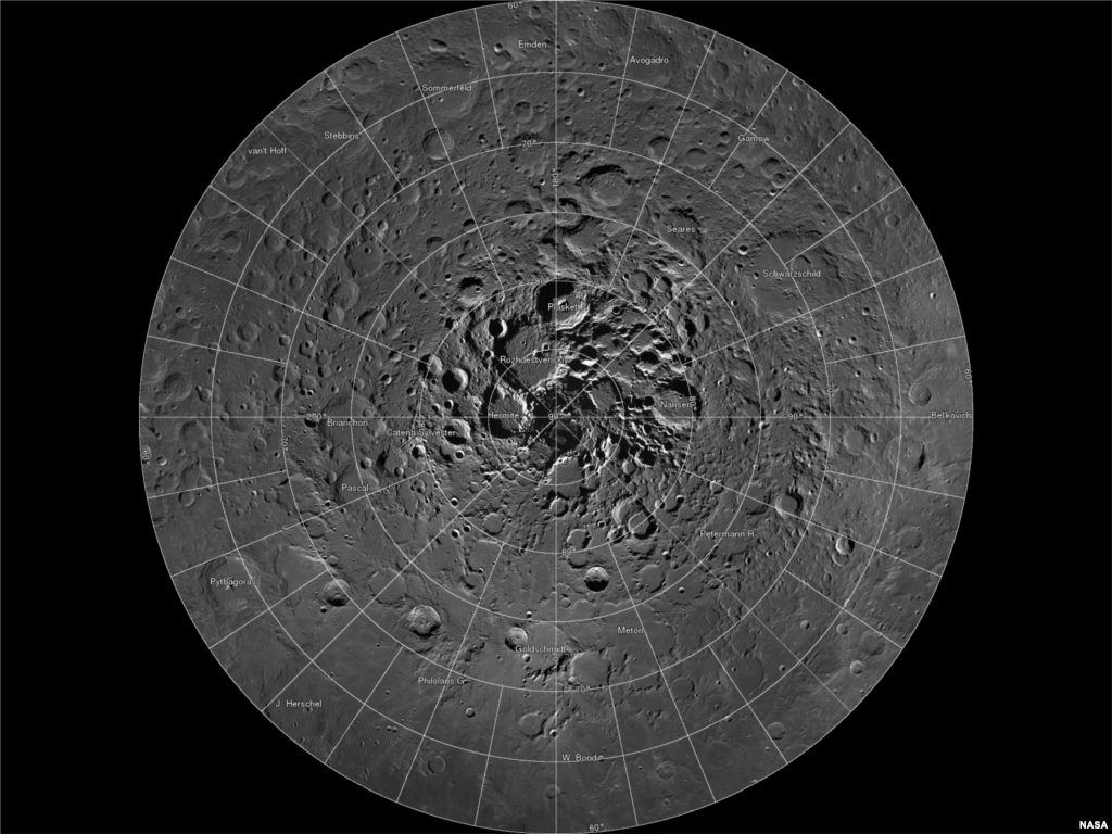 Para ilmuwan dengan menggunakan kamera Lunar Reconnaissance Orbiter (LRO) milik NASA, berhasil menciptakan mosaik beresolusi tinggi terhadap Kutub Utara dari Bulan. 