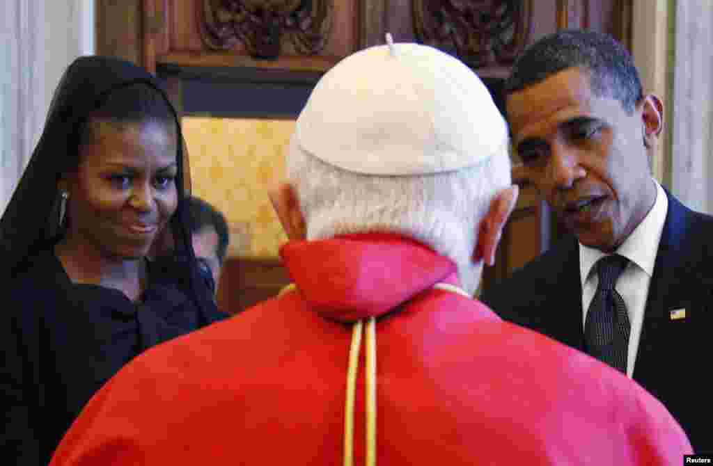 U.S. President Barack Obama and his wife Michelle Obama meet with Pope Benedict at the Vatican, July 10, 2009.
