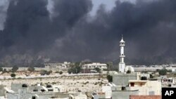 Hayaki ya cika sararin samaniyar birnin Tripoli, bayan fada da ya kaure a fadar shugaban kasa.