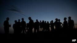 Wakimbizi wa Tigray waliokimbia vita wakusanyika Hamdayet, mashariki ya Sudan, karibu na mpaka wa Ethiopia, on Machi 23, 2021, wakilaani manyanyaso yanayofanywa na serikali ya Ethiopia.