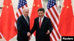 2013年12月4日，中国国家主席习近平与美国副总统拜登在北京人民大会堂会面