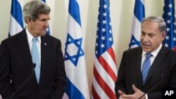 El secretario de Estado de EE.UU., John Kerry, visita por décima ocasión al primer ministro de Israel Benjamín Netanyahu, para luego reunirse con el líder palestino como parte de las negociaciones de paz.
