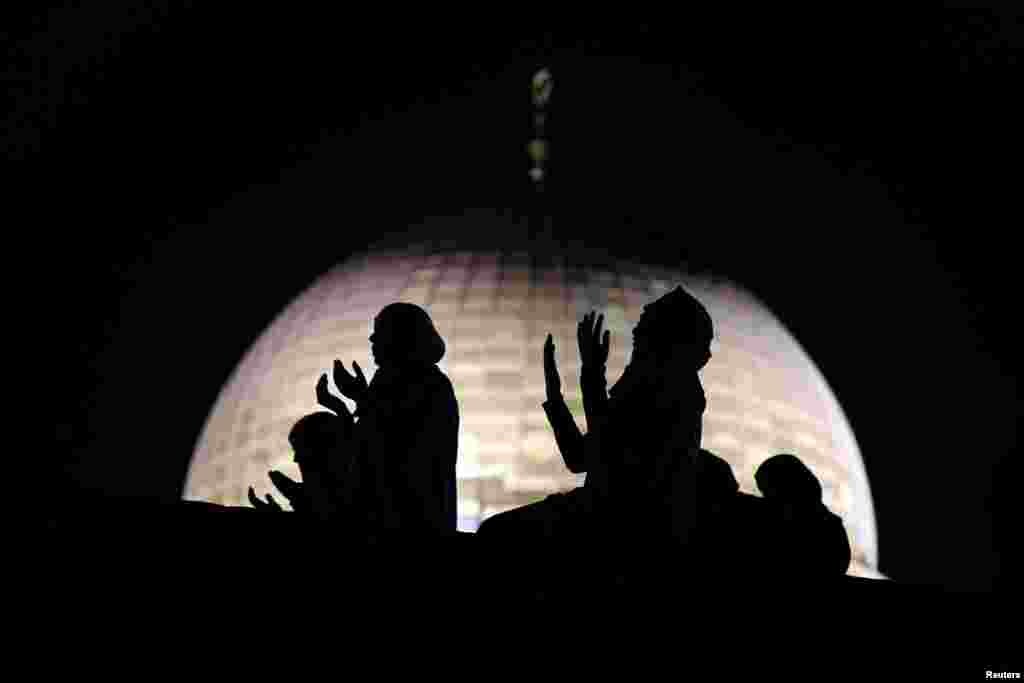 Muslim women pray in front of the Dome of the Rock, on the compound known to Muslims as Noble Sanctuary and to Jews as Temple Mount, during Laylat al-Qadr in Jerusalem's Old City June 11, 2018.
