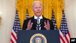 Presiden AS Joe Biden memberikan pidato untuk membahas krisis di Afghanistan hari Senin sore (16/8) di Gedung Putih. 