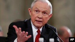 Sessions fue confirmado en el cargo en una votación de 52 a favor y 57 en contra que siguió mayormente las líneas partidistas con una deserción demócrata.