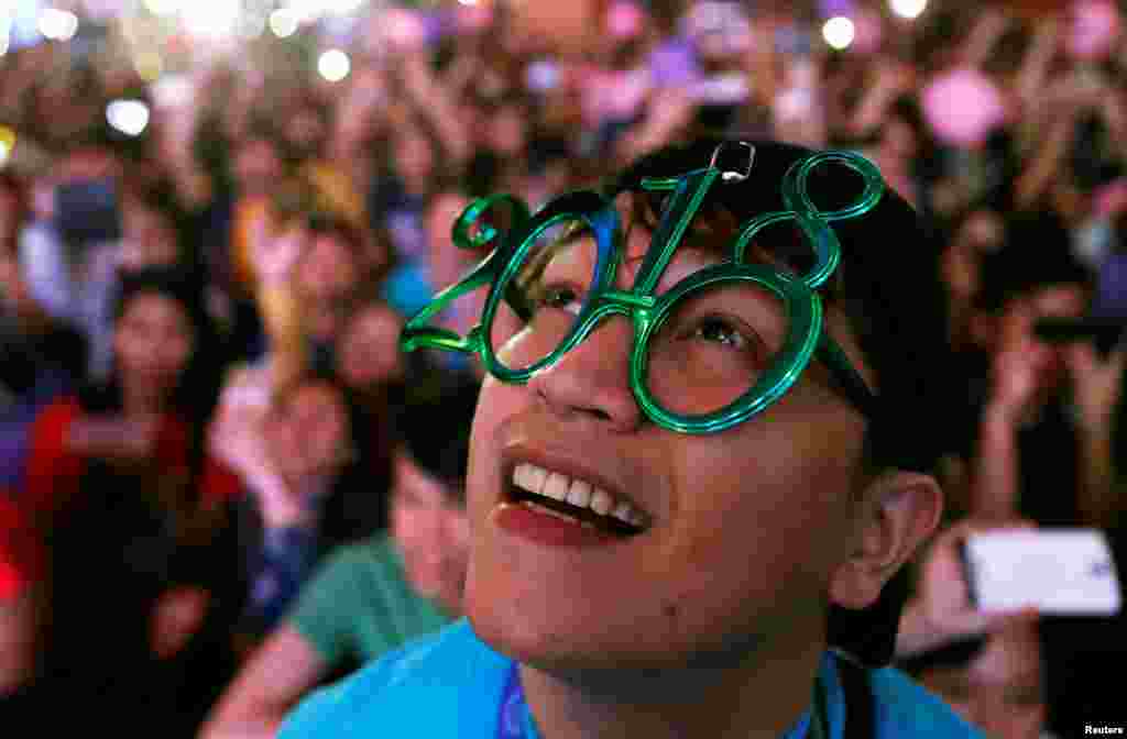 People celebrate New Year at Eastwood mall in Quezon City Metro Manila in the Philippines, Jan. 1, 2018.