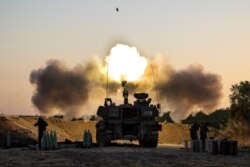 Jeshi la Israeli likishamblia eneo la Ukanda wa Gaza, Jumatano, Mei 19, 2021. (AP Photo/Tsafrir Abayov)