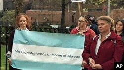 Supporters of Fahad Hashmi at a bi-weekly vigil in New York, 23 Apr 2010
