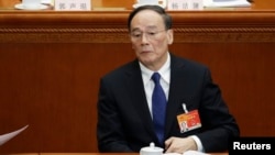 中国国家副主席王岐山将出席下周一在伦敦举行的英国女王伊丽莎白二世的葬礼。由于英国议会对中国制裁英国几位议员进行了反制裁，中国代表团被禁止进入西敏宫瞻仰女王灵柩。-资料照