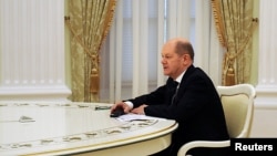 El canciller alemán Olaf Scholz en Moscú durante su reunión el presidente ruso, Vladimir Putin, el martes, 15 de febrero de 2022.