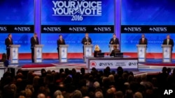 Republikanski predsednički pretendenti tokom sinoćnje debate