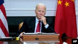 Архівне фото: президент США Джо Байден проводить перемовини в віртуальному режимі, з презудентом Китаю Сі Цзіньпіном.