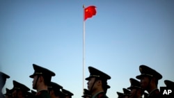 中国武警在天安门广场国庆升旗仪式上