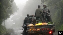 Des rebelles du M23 à Bunagana, près de la frontière ougandaise