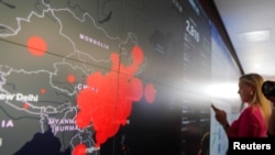图为美国卫生与公共服务部内的新冠病毒疫情指挥中心（2月27日）。