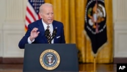 Predsjednik SAD Joe Biden tokom konferencije za novinare u Istočnoj sobi Bijele kuće, 19. januara 2022. godine (Foto: AP/Susan Walsh) 