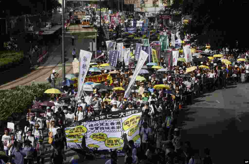Pro-democracy demonstrators march during an annual protest marking Hong Kong's handover from British to Chinese rule in 1997, Hong Kong, July 1, 2015. 