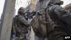 Pripadnici izraelske vojske tokom operacija u Pojasu Gaze, na fotografiji IDF-a, 22. januara 2024.