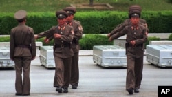 지난 1999년 5월 북한이 자국 내에서 발굴한 미군 유해가 담긴 관을 판문점을 통해 미국에 전달했다.